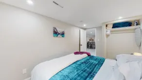 Modern & Updated Unit in Prime Location - Image 5