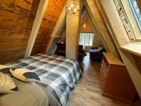 Rustic River Retreat - Pet Friendly - WIFI - 12 minutes to Sugar Bowl Resort - Image 5