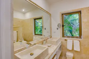 Newly Refurbished Integrated Villa with Hot Tub in Punta Cana - Image 2