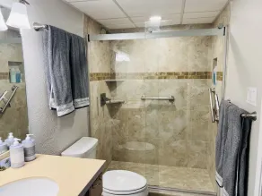 Beachside condo! Family-friendly, pool, hot tub, private balcony! - Image 3