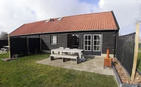 Newly renovated apartments on large grounds - Image 2