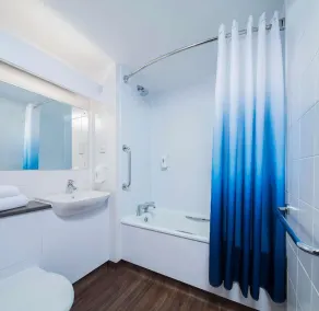 Travelodge London Park Royal - Image 4
