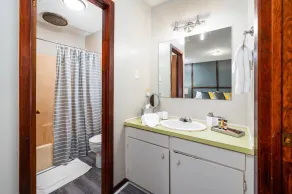 Work Travel• KingBed• P&G• Kitchen• W/D• Pets•WiFi - Image 3