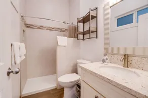Waena Inn #14 Private Studio w/2 queen beds - Image 3
