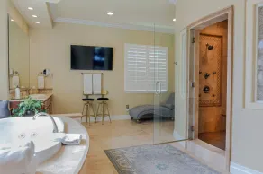 Sunset Manor: Luxury Wine Country Estate; Pool, Views, Steps to Wilson Creek - Image 3
