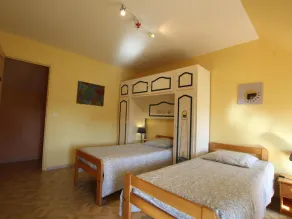 Charming stone house, enclosed garden, pets allowed - Image 5