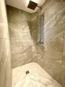 Stunning 2 bed - free parking -5 min walk to beach - Image 4