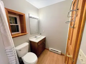 Lakefront Cottage with Stunning Views. Boat available to rent with cottage! - Image 5