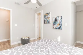 2 Bedroom 2 Bath Walking distance to Beach and Restaurants - Image 5