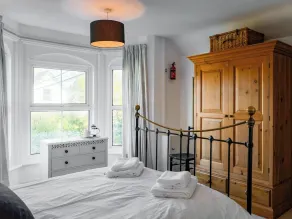 3 bedroom accommodation in Middleton, Freshwater - Image 4
