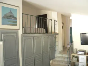 Semi-fritliggende villa i stille ejendom; landsby nær Montpellier - Image 2