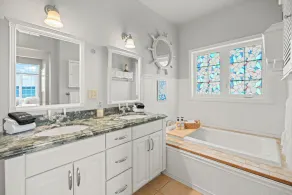 Waterfront Beach House - 2700 pieds carrés, amarrage - Image 3