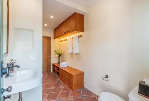 Stunning, Private Home With Pool, Hot Tub, and Mountain Views! - Image 3
