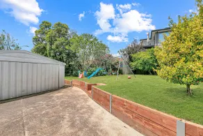 Pet Friendly 3 bedroom house with large backyard - Image 3