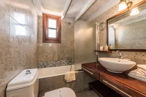 A beautiful furnished villa, located in a peaceful area only 600m from the sea - Image 4