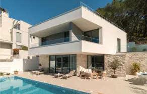 Stunning Home In Splitska With Sauna - Image 4