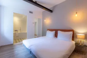 2-bedroom house at the foot of the city - Image 5