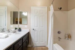 Saints 2BDRM King Suite Deluxe Living Cali - Image 5