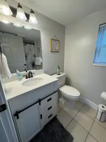 Si proche de Ark, Quick Drive to Creation, King Bed, Stunning back yard, & Cable - Image 5