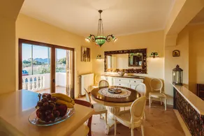 Magnificent villa with pool between sea and mountains - Image 4