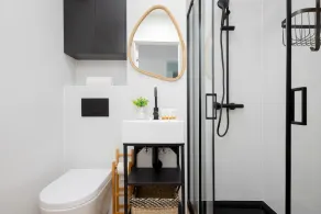Spacious Apartment for 6 Persons | Balcony | Workspace - Image 3