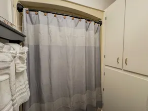 Stay in Style! Family Getaway by the Erie Shores - Image 3