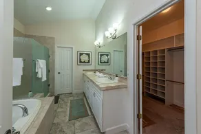 Luxurious 4BR Retreat - Pool Table & Chic Amenities - Image 3