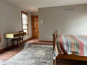 Private, great loc - ideal for long / short stay! - Image 4