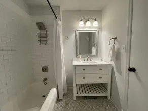 Modern & Comfortable Southern Charmer - Image 2