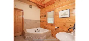 Secluded log cabin at the end of a quiet dead end lane - Image 3