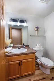 Teak: a Family Home. 5 TVs, backyard, pet friendly - Image 2