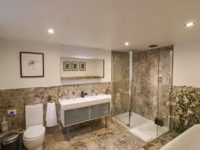Hall Farm, LINCOLN - Image 4