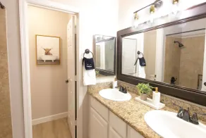 King Bed - Downtown Gilbert - Hot Tub, Pool, Entertainment, Arcades + Projector! - Image 3