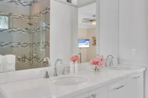 Waterfront | Heated Pool | Canal View & Access | Mimosa Key | VlLLAS - Image 5