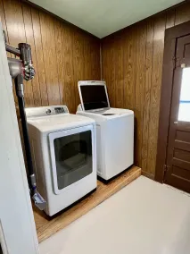 The Bungalow House; 2 Bed 1 bath; minutes from Cheyenne Bottoms! Pet Friendly. - Image 2