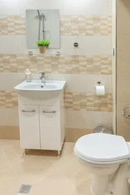 Classic, modern with a hint of glam studio, 5 minutes from center - Image 2