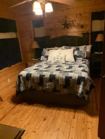 Cozy, Secluded, Log Cabin - Image 5
