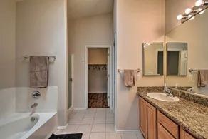 Gated Golf community, 3 Bedrooms-2 Bath, Central location, w/ views of South MTN - Image 2