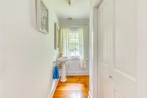 Large East Hampton house with heated pool and home gym - fully fenced - Image 3
