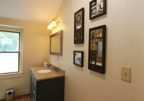 Renovated downtown Bar Harbor apartment, park and walk to shops and restaurants. - Image 2