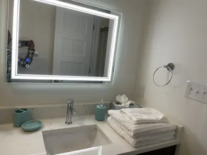 Lake Front two bedrooms tiny home on 3 Acres - Image 3
