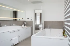 Luxury Villa Nautica Prima with Pool - Image 3