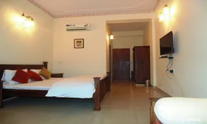 Elegant Spacious Room near WTP - Image 5