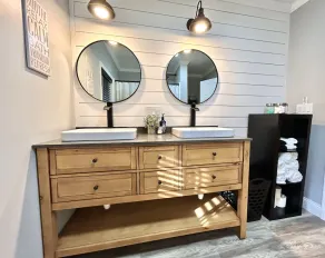 Comfort Elevated • Hot Tub • King Suite • Direct Trail Access • In Town • WiFi - Image 2