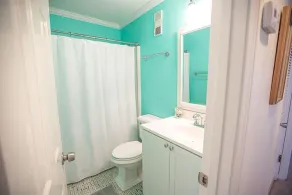 Condo lumineux et aéré de niveau supérieur avec vue sur l'océan et les voies navigables! - Image 2