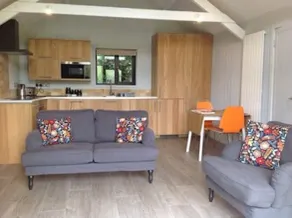 High quality accommodation for couples in semi rural setting - Image 1