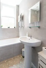 Stunning Apartment in Central York. - Image 2