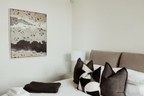 The Horned Cow - award winning luxe semi-rural house 10mins from Orange - Image 3