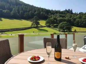 Luxury hot tub lodge in Betws-y-Coed, ideal for exploring Snowdonia National Park - Image 3