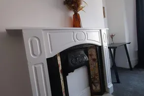 Spacious 5-Bed House - Sleeps 10, Garden & Parking - Image 5